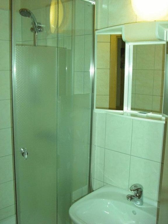 Hotel Am Stern Γκελσενκίρτσεν Εξωτερικό φωτογραφία